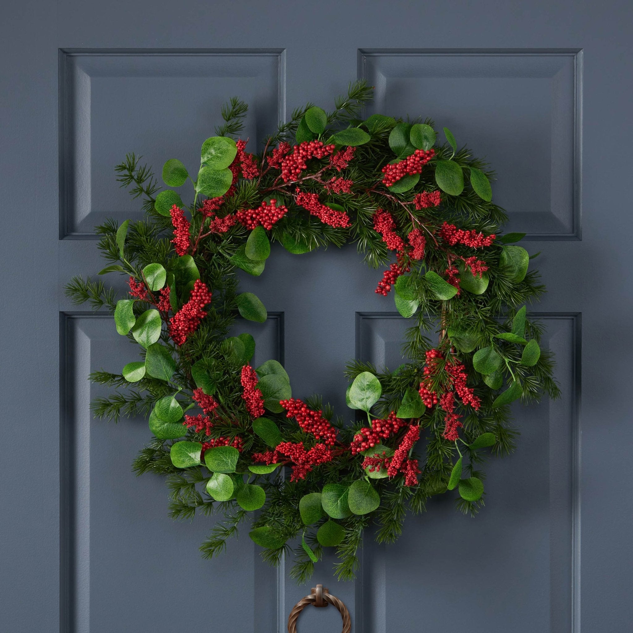 25.5 LEAVES/BERRY WREATH - Tuesday Morning - Pots & Planters